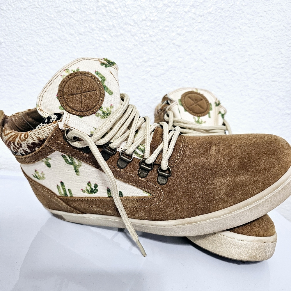 INKKAS - GLOBAL FOOTWEAR Prickly Camping Boot (Unisex): Size 10 Women / 8 Men